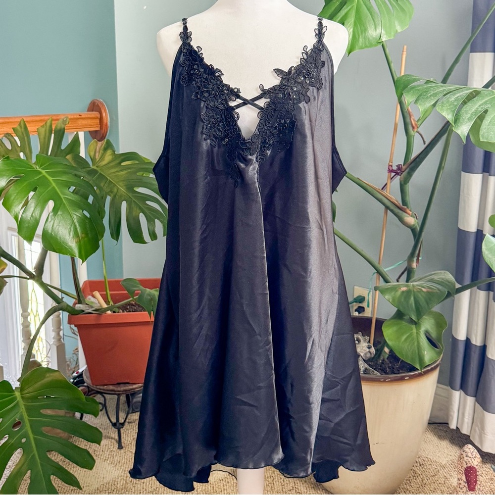 Elegant Black Lace Trim Nightgown Intimate Attitudes Vintage Retro - Picture 2 of 9